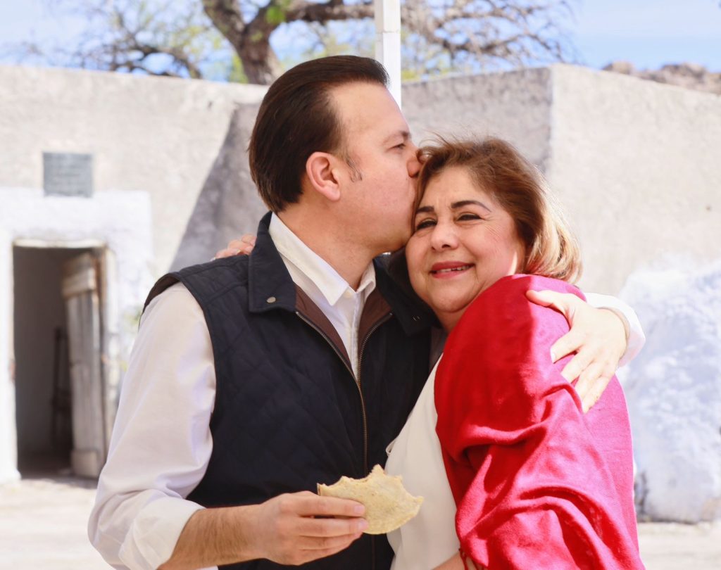 Esteban Felicita atodas las mamas
