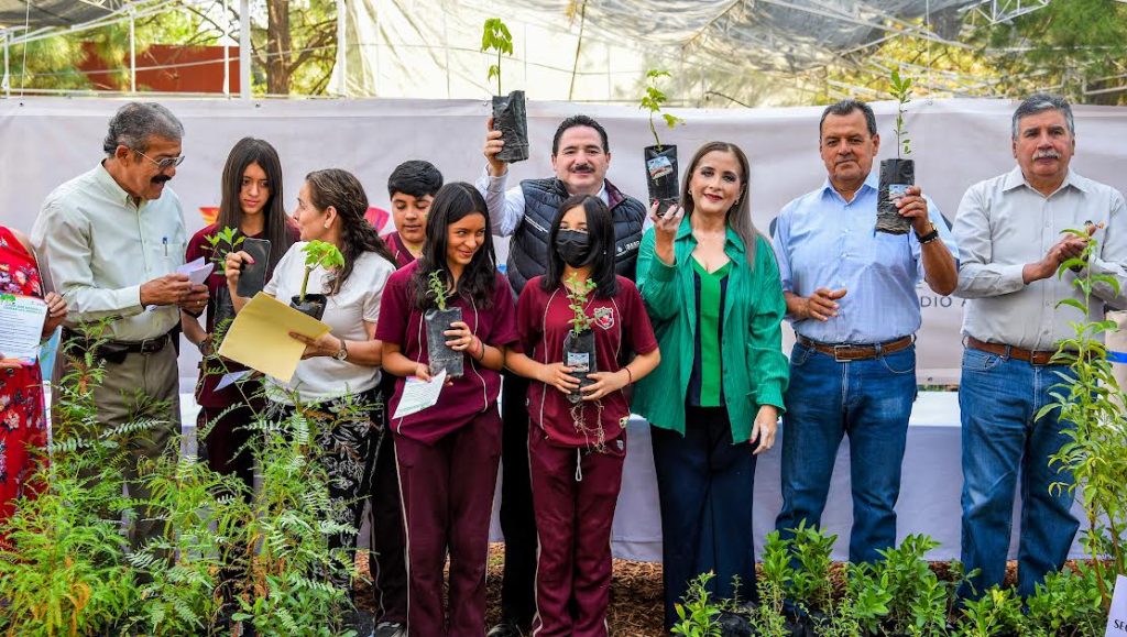 Impulsa Gobierno de Esteban una educación para el desarrollo sostenible de Durango1