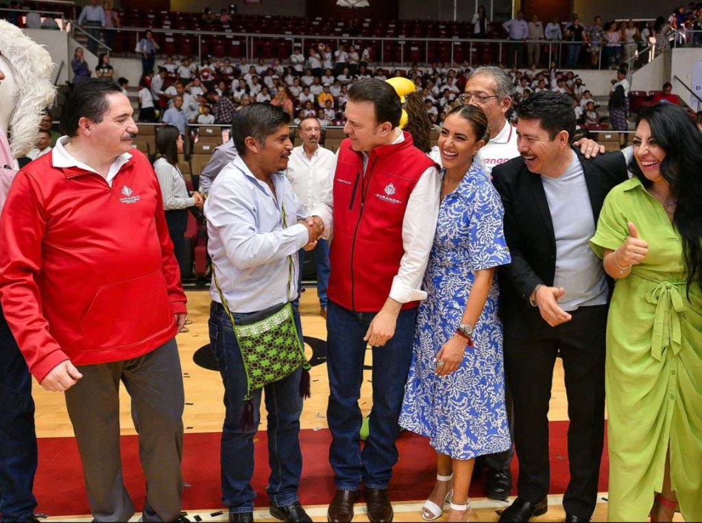 No más deudas de padres de familia para comprar uniformes escolares Gobierno de Esteban los entregará de manera gratuita