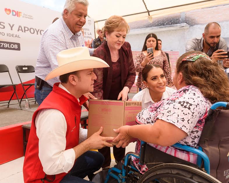 Con Marisol y Esteban más calles pavimentadas, comedores escolares y apoyos alimentarios para Nuevo Ideal (4)
