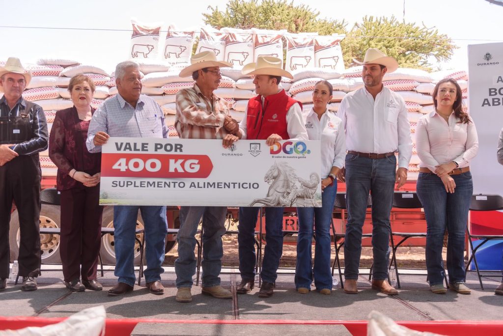 Llegan a Nuevo Ideal Marisol y Esteban con apoyos para menonitas y ganaderos3