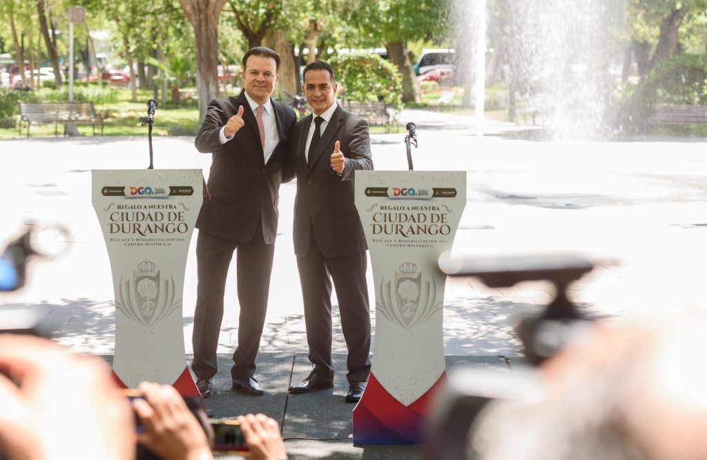 Regala Esteban obras a las familias duranguenses en el 460 Aniversario de Durango1