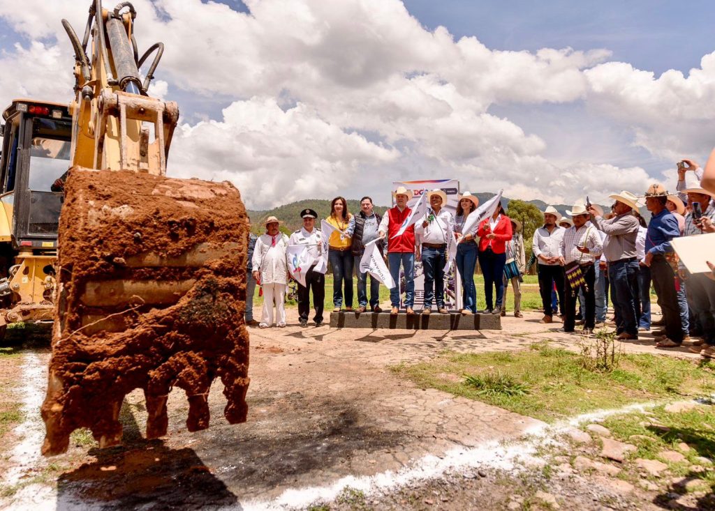 Responde Esteban a comunidades indigenas del Mezquital con patrullas, obras y apoyos3