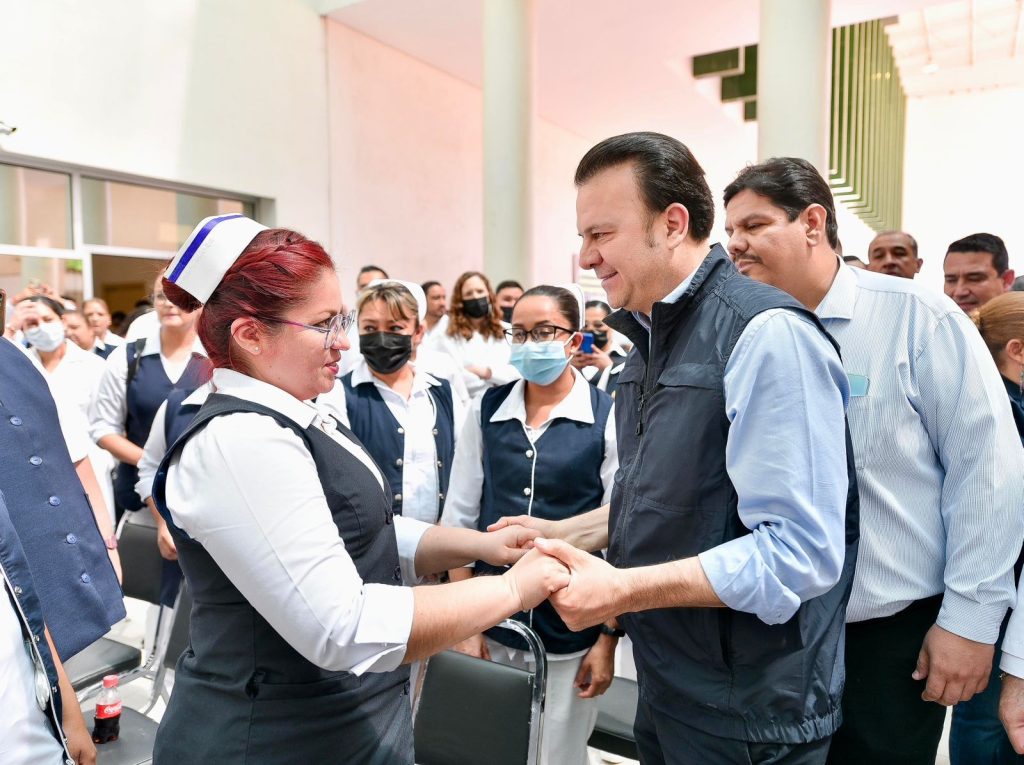 Esteban cumple sueño de laguneros con equipamiento oncológico al nuevo Hospital de Gómez Palacio2
