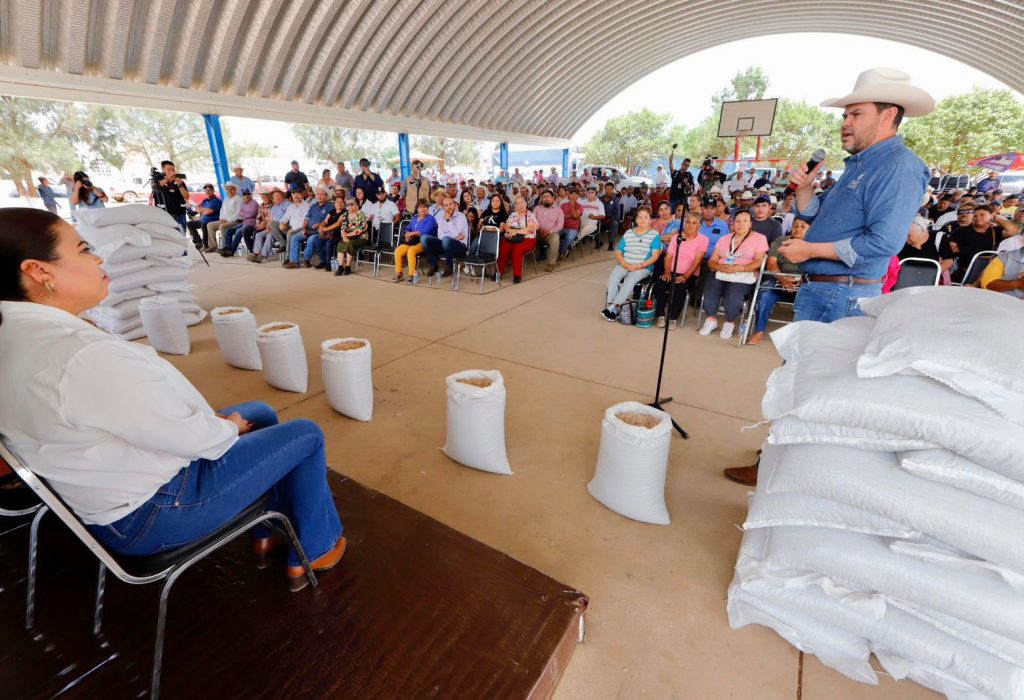 Gobierno de Esteban le cumple a campesinos con semilla de frijol para 15 municipios (3)