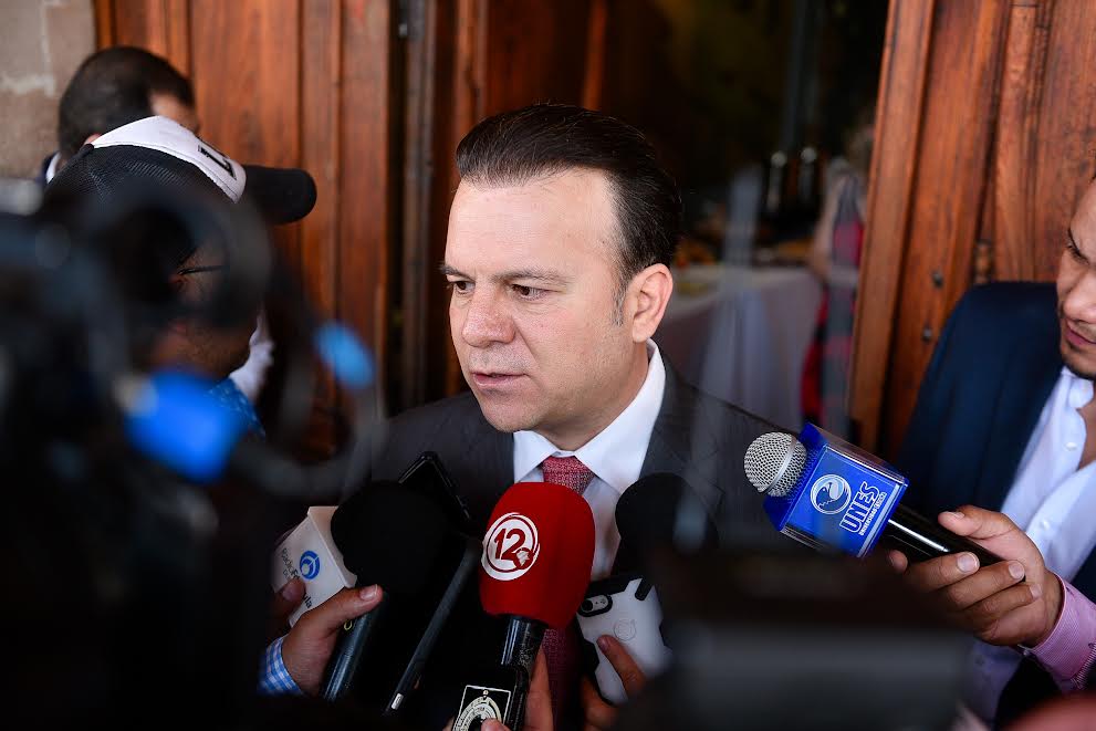 Va Esteban por su segunda gira a EU; presentará proyectos de inversión para Durango