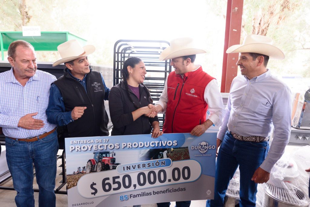 En el campo duranguense tienen gobernador y alcalde amigo, no los vamos a dejar solos-Esteban Villegas