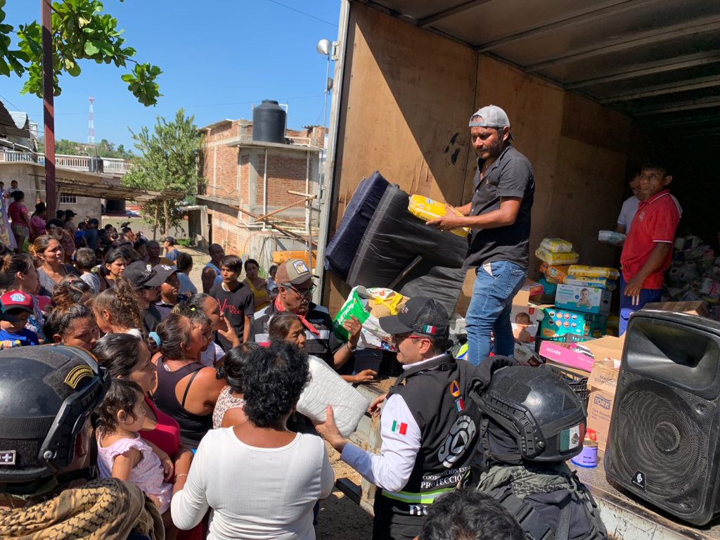 Gracias a solidaridad de duranguenses, Gobierno de Esteban entregó 20 toneladas de víveres a Acapulco 3