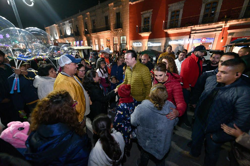 Ya se siente la magia y el ambiente navideño; agradecen duranguenses que Esteban y Toño iluminen la ciudad 1