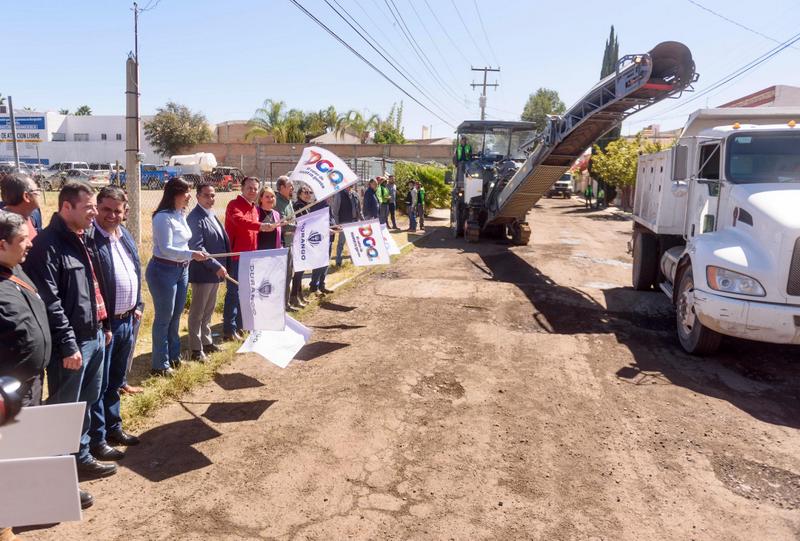 Con asfalto donado por PEMEX y recurso del REPUVE, arranca Gobernador Esteban rehabilitación de calles en la capital y municipios (1)
