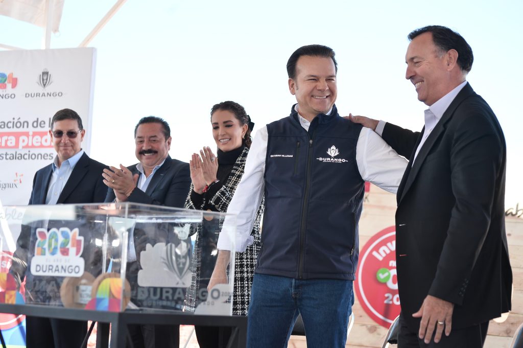 Empresarios y futuros profesionistas celebran las nuevas oportunidades que trae Esteban de empleos bien pagados2