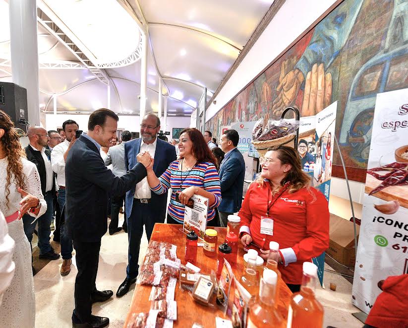 Gobierno de Esteban fortalece la economía local_ convoca a empresas a formar parte de la proveeduría de tiendas Walmart (1)