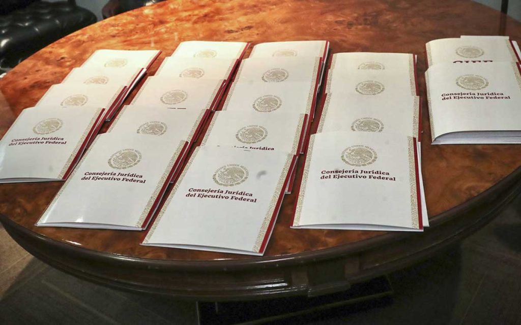 Las 20 reformas constitucionales son proyecto electorero sin sustento legal ni jurídico