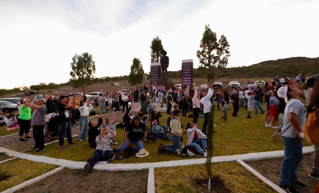 Casa de Pancho Villa fue el escenario para que turistas nacionales e internacionales disfrutaran del Eclipse Solar Total en Durango2