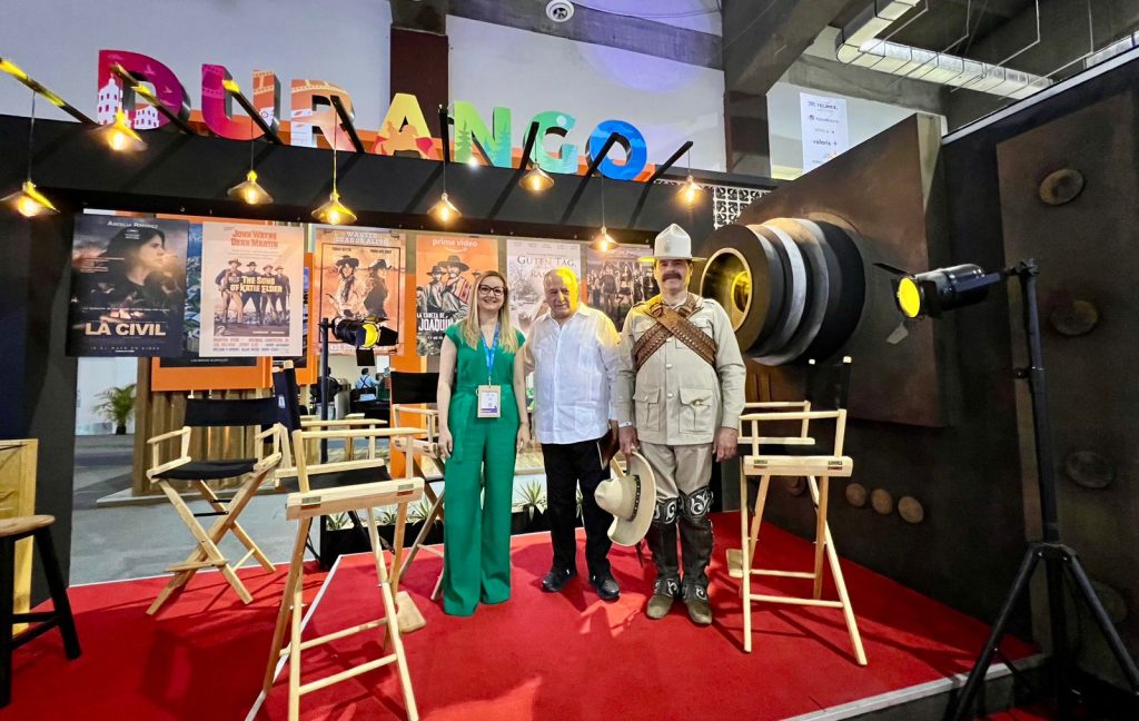 Durango va por más visitantes en el Tianguis Turístico de Acapulco, Guerrero; llama la atención su stand de cinematografía1