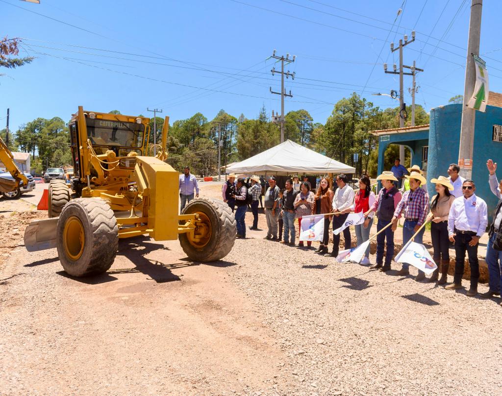 Más espacios de esparcimiento para familias y mejor comunicación con rehabilitación de caminos; supervisa Gobernador obras en el Salto (2)