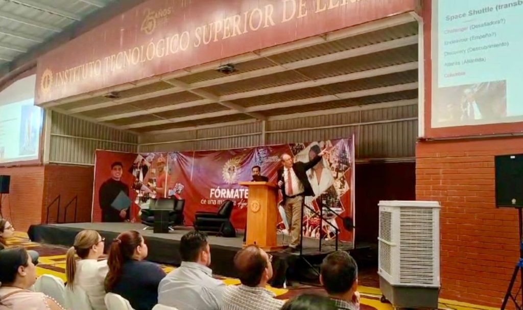 Ofrece Universidad de Florida pláticas de formación de talentos y tecnologías aeroespaciales a los estudiantes de Lerdo3