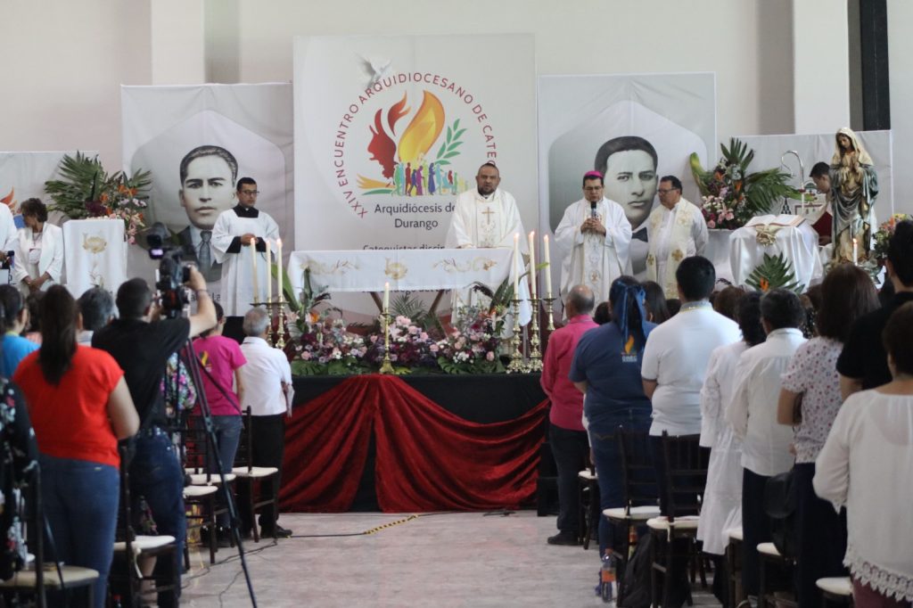 SE LLEVÓ A CABO EL ENCUENTRO ARQUIDIOCESANO DE CATEQUISTAS EN LACIUDAD CAPITAL (2)