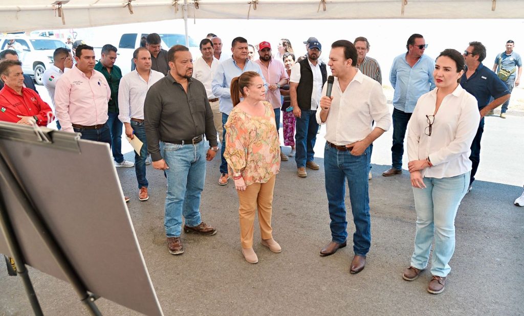 Juntos le cambiamos el rostro a Gómez Palacio y sus calles; Esteban y Lety re pavimentan vialidades con apoyo de PEMEX1