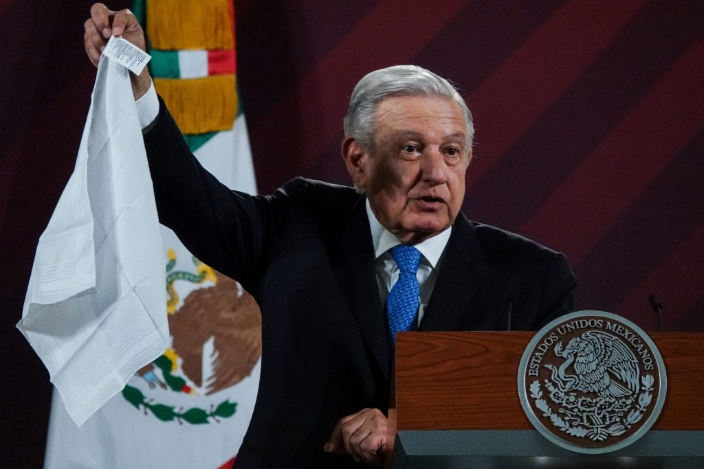 El pañuelo blanco anticorrupción de AMLO