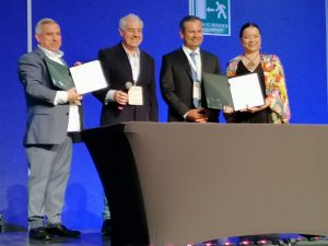 Firman convenio de colaboración UMFFAAC y Aneberries. José Escalante de la Hidalga, Presidente de la UMFFAAC, y Miguel Ángel Curiel Mendoza, Presidente de Aneberries