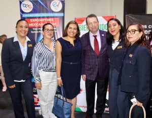 Integrantes de REDMUEM (Izquierda a derecha Karime Leal Bacre, Mercedes Garcia Cancino, Verónica Téllez Ponce, Fadlala Akabani, Citlalli Martinez, Martha Crisostomo) presentaron propuesta