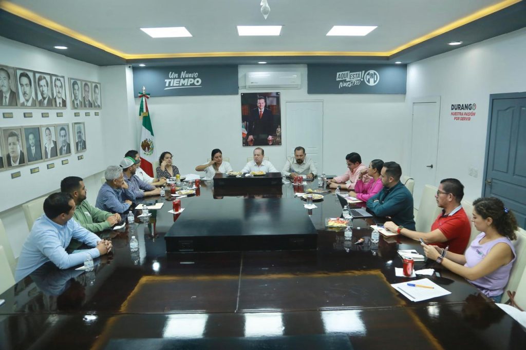Aquí somos PRI, unidos, fuertes y trabajando por Durango Ernesto Alanís (1)