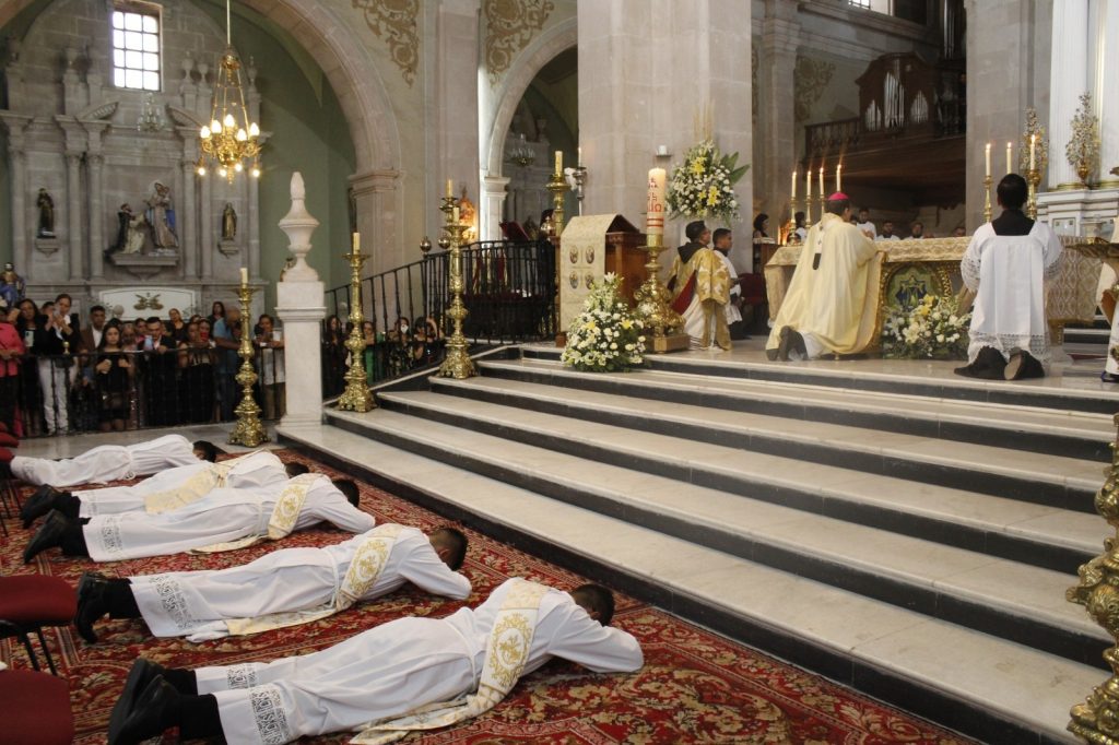 CONCLUYE LA SEMANA DE ESTUDIO DEL PRESBITERIO DE DURANGO CON MISA DE ORDENACIONES SACERDOTALES Y DIACONALES (2)