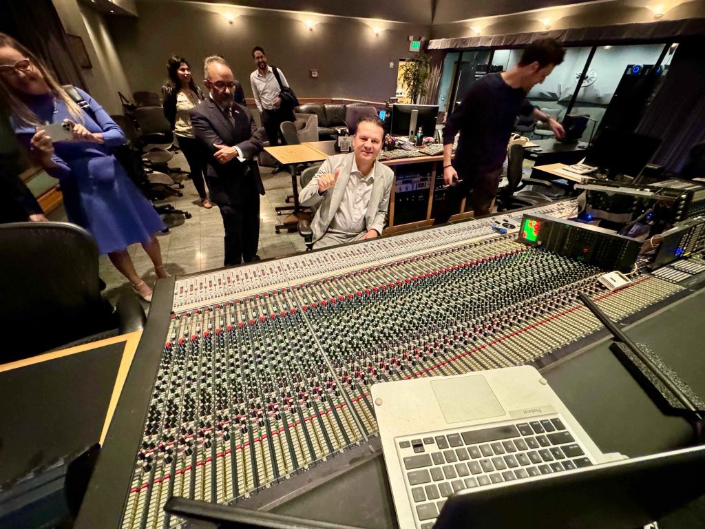 Hay interés de grandes productoras de cine por filmar en Durango; Esteban estrecha lazos con Sony Pictures Entertainment 2