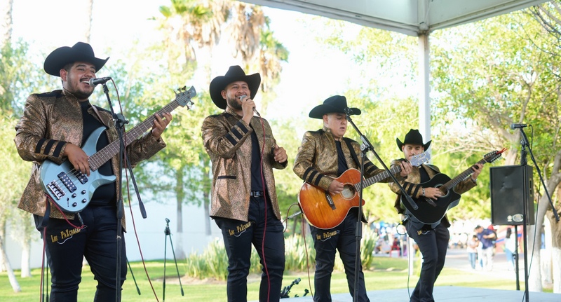 Tierra Mestiza y Los PaZcuales cierran con broche de oro el Foro cultural de la feria (5)