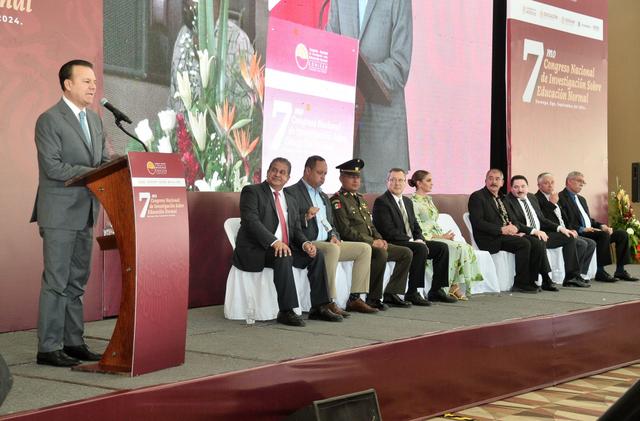 12-Esteban pone en marcha VII Congreso Nacional de Investigación sobre Educación Normal con sede en Durango2