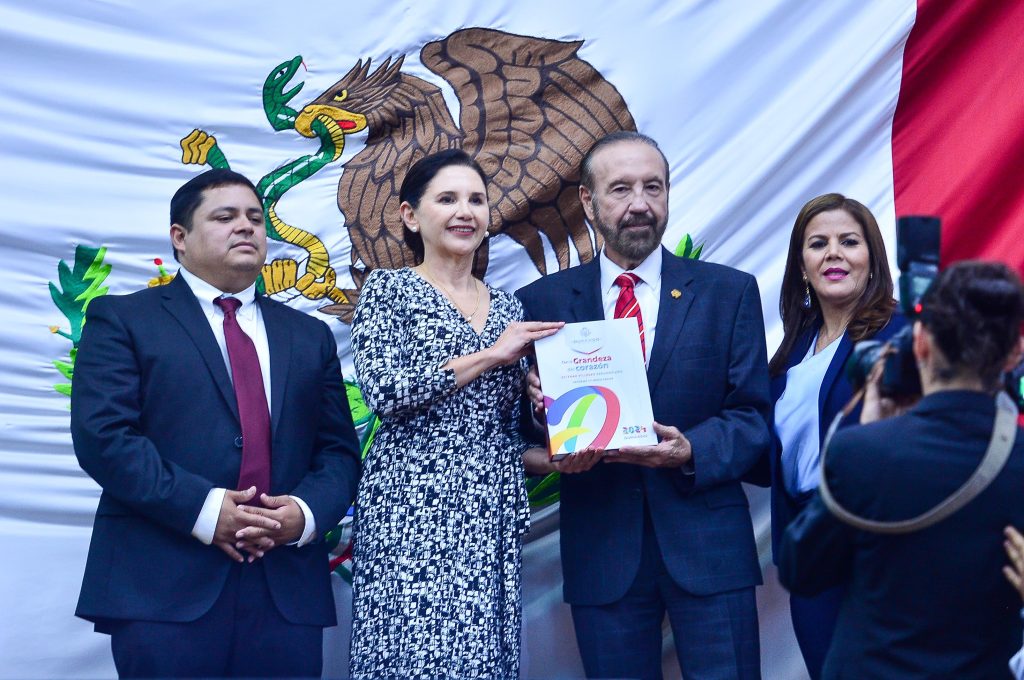 Entrega Gobierno de Esteban Villegas ante Congreso Segundo Informe_ prioriza economía, bienestar, agua para todos, atención a la sequía y acciones DIF2