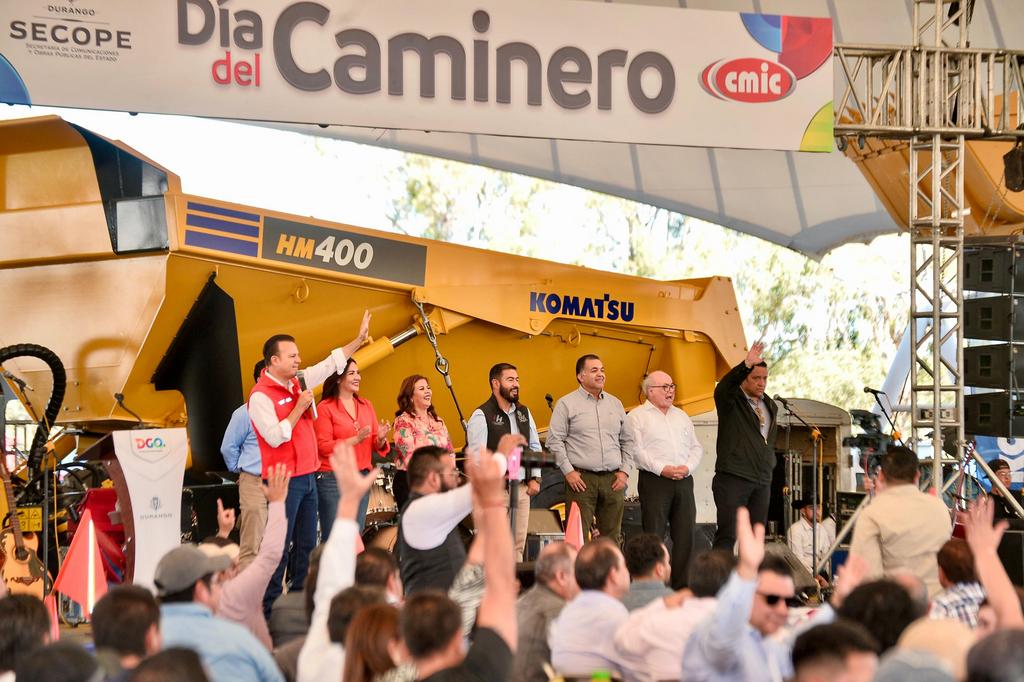 3-Anuncia Gobernador Esteban inicio de reparación de carreteras durante celebración del Día del Caminero (4)