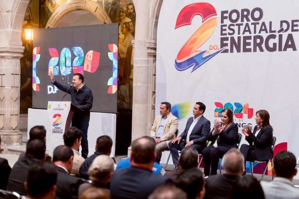 3-Investigadores y empresarios destacan compromiso de Esteban para lograr un Durango sustentable (1)