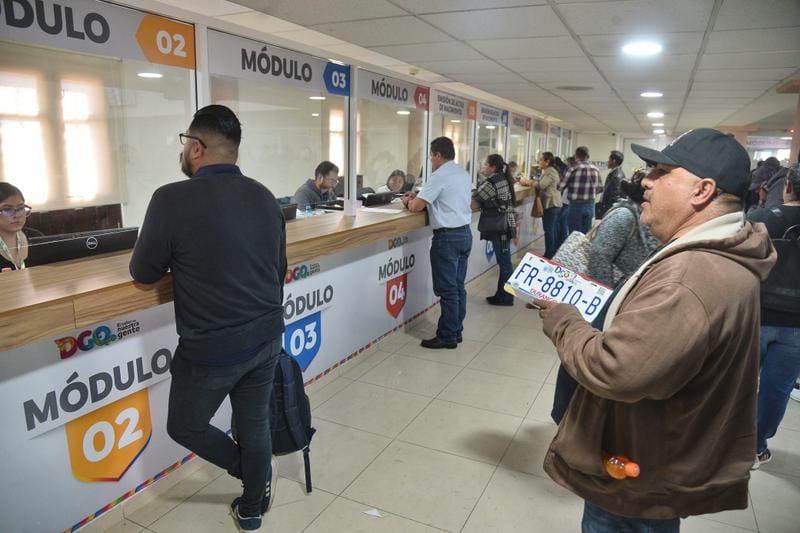 Duranguenses tendrán más días para aprovechar 20% de descuento en refrendo; Gobierno de Esteban extiende beneficios (8)