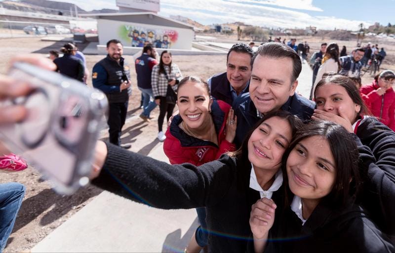 1-“Esteban y Toño nos cumplen con escuelas nuevas y de calidad para nuestros hijos” (1)