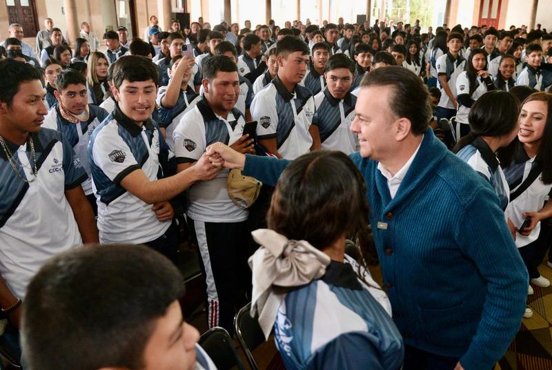 8-CECyTE ofrece las carreras técnicas más innovadoras; reconocen gestión de Esteban a favor de la educación1