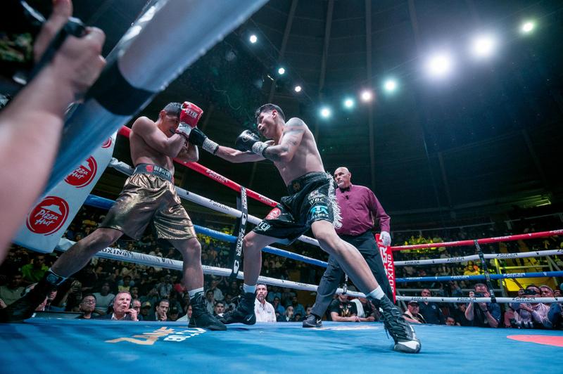 4-Con K.O., garra y corazón, “Piolín” Martínez gana su primera pelea de box profesional en el Palenque de Durango (4)