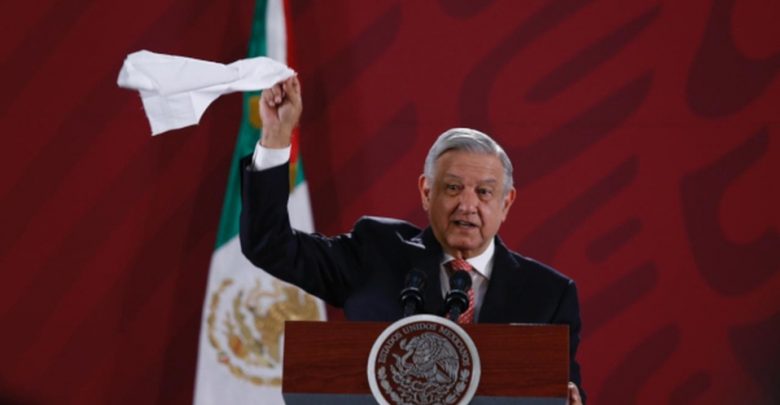 Corrupción en tiempos de la 4T AMLO-pañuelo-blanco