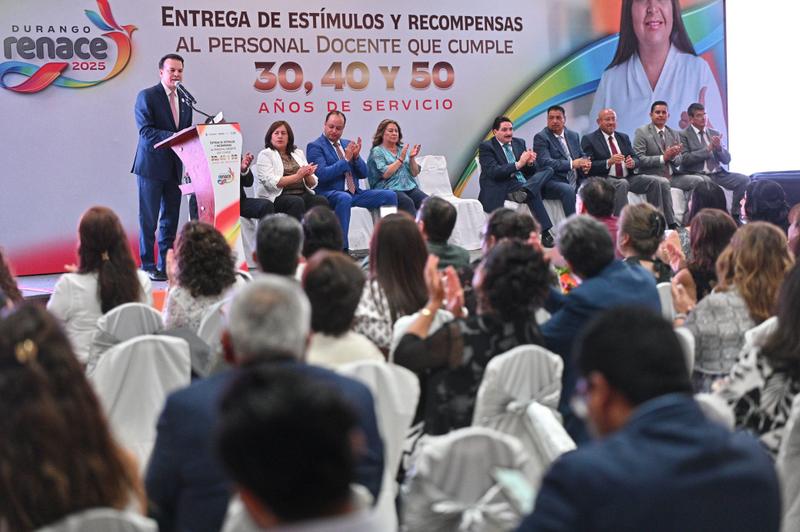 1-Destaca Esteban Villegas el papel de los maestros en la construcción del presente y futuro de Durango (1)