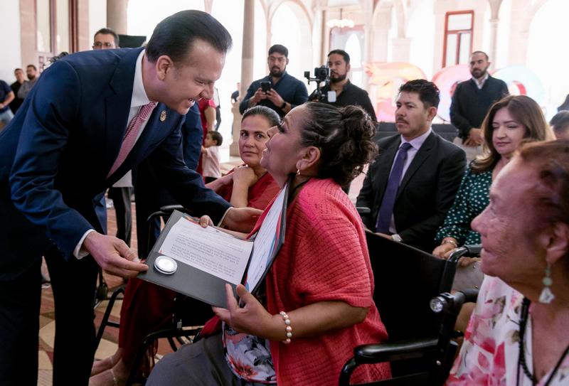 2-Resalta Gobernador el compromiso y la labor de maestras y maestros en favor de la niñez y juventud duranguense (2)