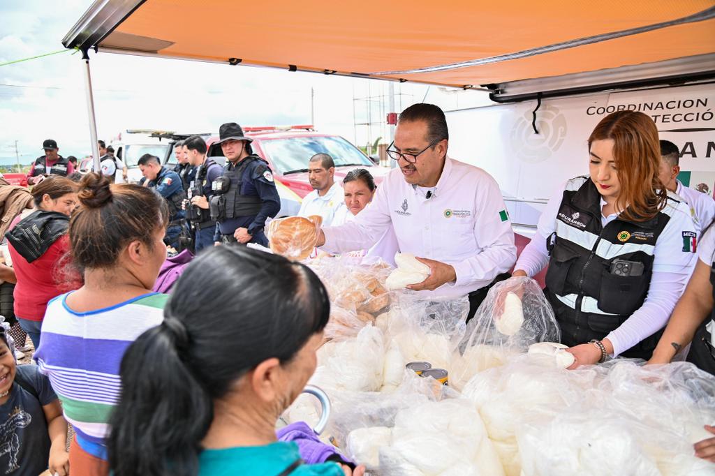 06-Gobierno del Estado entrega apoyos y refuerza la atención en zonas afectadas por lluvias (1)