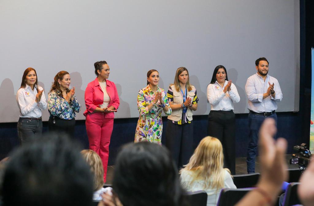 06-Marisol Rosso convoca a medios de comunicación a informar con responsabilidad y respeto hacia la niñez duranguense (5)