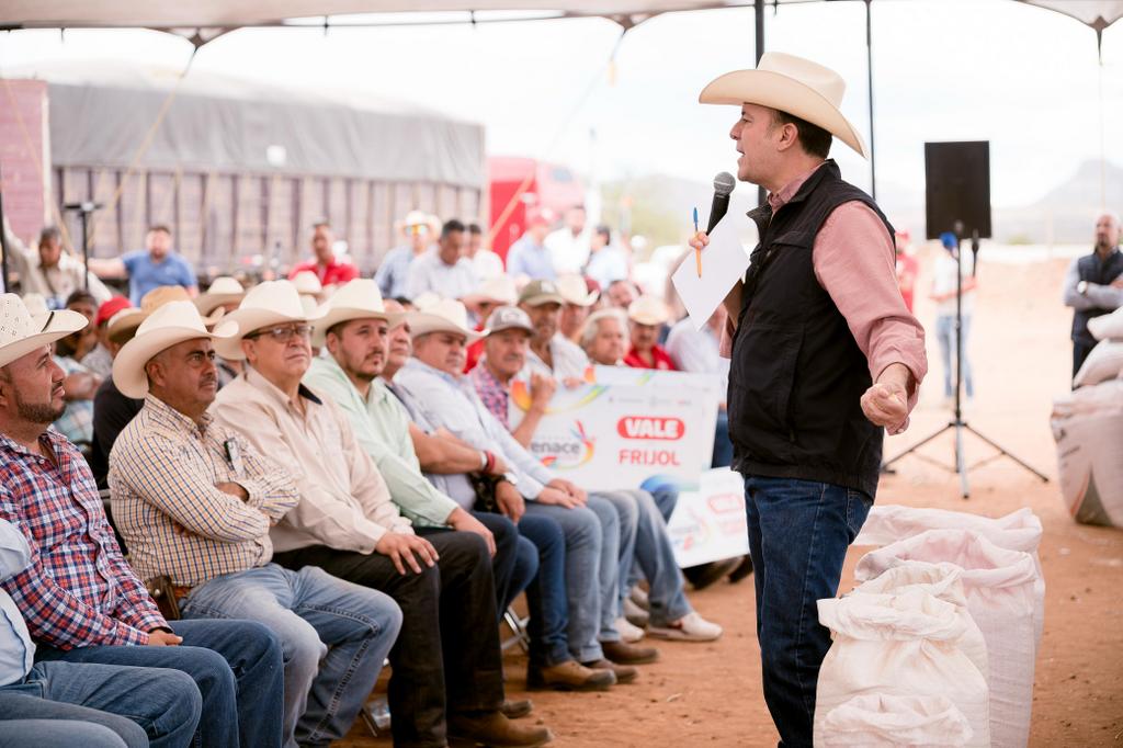1-Esteban cumple al campo inicia entrega de avena, frijol y suplemento para productores de Pánuco de Coronado y Guadalupe Victoria (1)