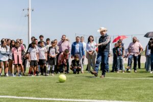 3-Esteban Villegas entrega nueva cancha de Futbol 7 en Cuencamé para impulsar el deporte y la convivencia (3)