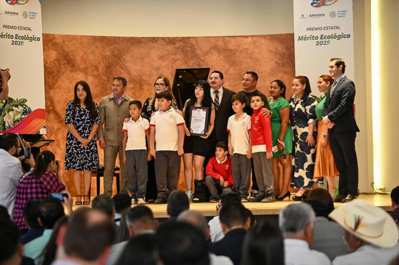 Gobierno del Estado reconoce con el Premio Estatal al Mérito Ecológico 2025 el compromiso ambiental de Durango (5)