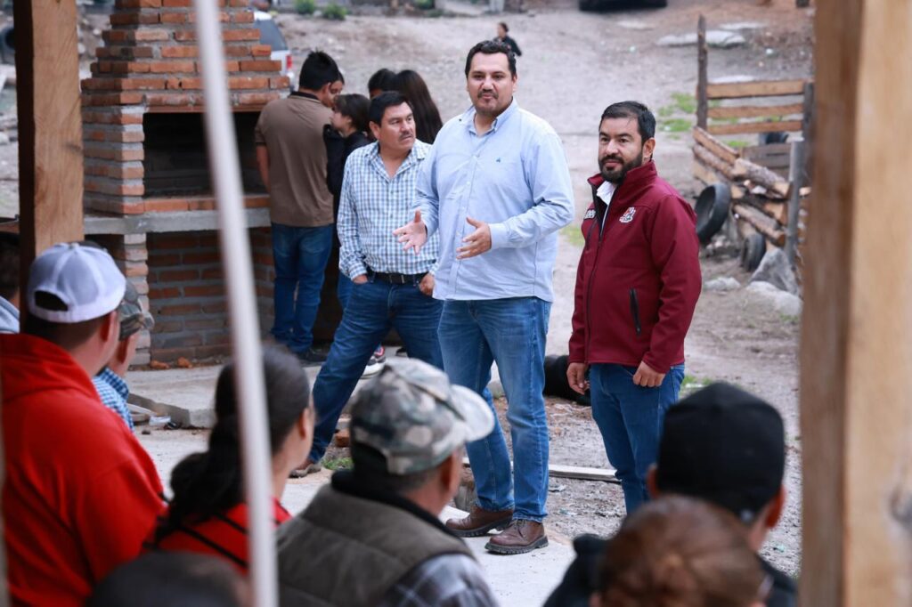 Héctor Herrera y alcalde electo Ramón Sánchez recorren comunidades alejadas de Tepehuanes (5)
