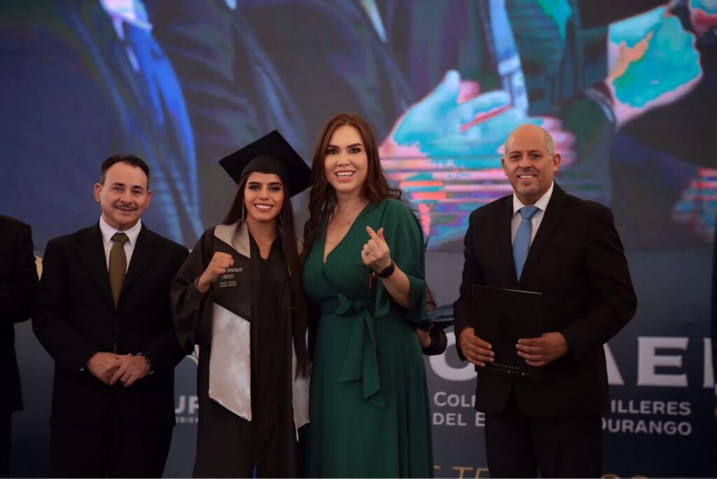Se gradúan más de mil 500 alumnos del COBAED de cinco planteles