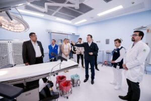 01-Esteban cumple y moderniza quirófanos del Hospital 450 para mejorar la atención en salud de los duranguenses (7)
