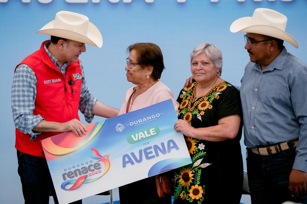 3-Esteban Villegas entrega 190 toneladas de suplemento alimenticio y semilla a productores de Peñón Blanco para reactivar el campo (3)
